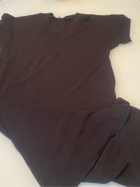JODIFL Black Short Sleeve V-Neck Textured Crepe Shift Maxi Dress Pockets Side Sl